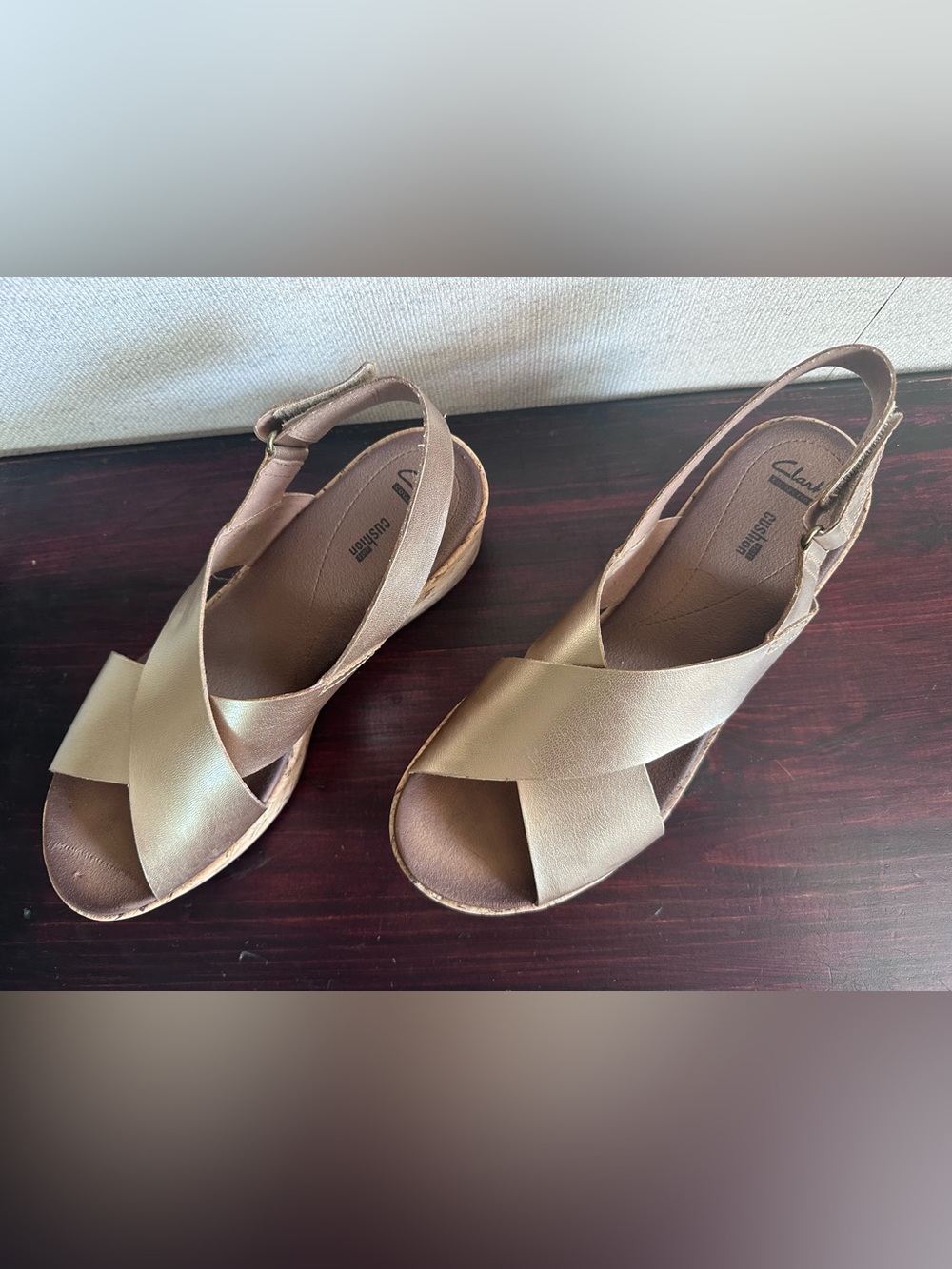 Clarks Metallic Gold Cross-Strap Slingback Sandals Sz 11
